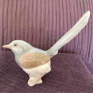 Lladro Porcelain Wren Long Tail Bird Figurine  Made in Spain Excellent Condition